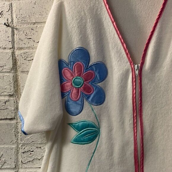 Vintage 70s Cypress White Terry Zip Flower Embroider Housecoat Large - Picture 2 of 10